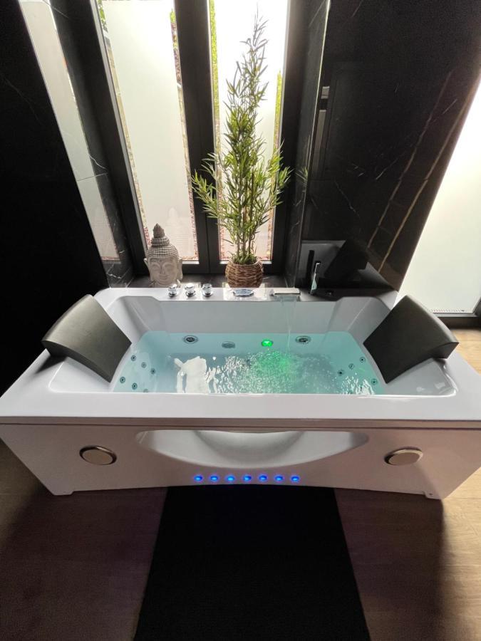 L'Heure De La Detente Spa Privatif โบแรง ภายนอก รูปภาพ